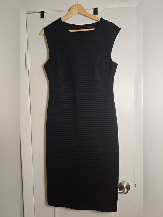Banana Republic Dresses & Skirts - Banana Republic Black Textured Sheath Midi Dress Size 6